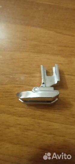 Швейная лапка для потайной молнии