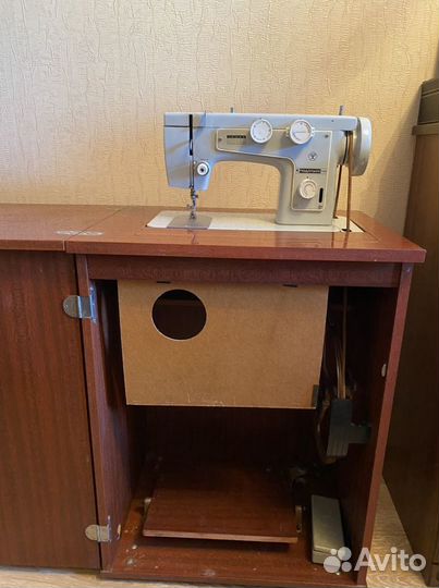 Швейная машинка Подольская-142