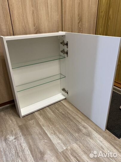 Навесной шкаф в ванную с зеркалом