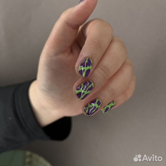 Модель на маникюр с покрытием гель лак