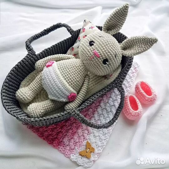 Зайка в люльке