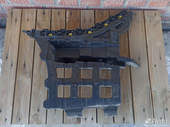 Левое крепление заднего бампера Genesis G80, ориг