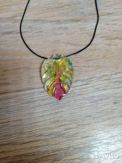Кулон из эпоксидной смолы
