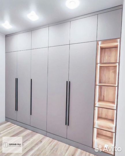 Встроенный распашной шкаф