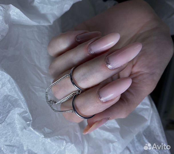 Модель на маникюр