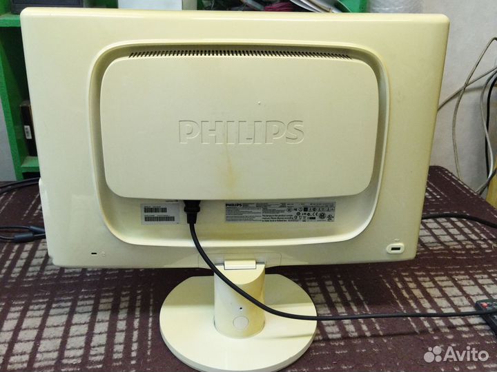 Монитор Philips 22