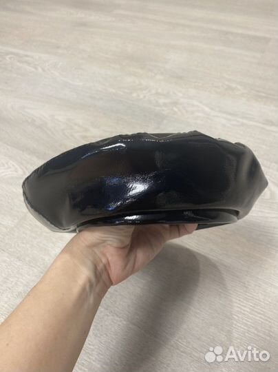 Берет лакированный