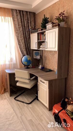 Письменный стол