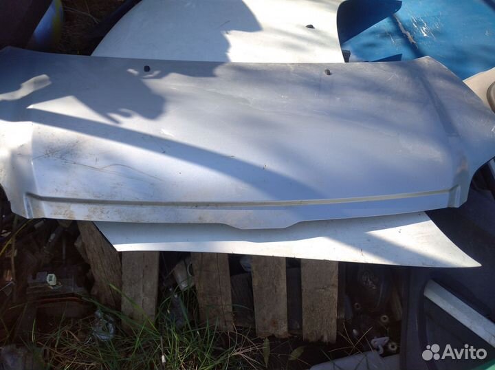 Капот тойота ноах AZR60 без никеля