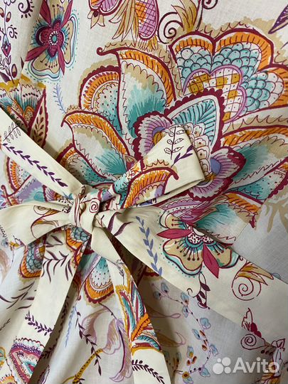 Яркое очень красивое платье