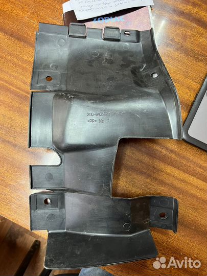 Брызговик двигателя грязезащитный левый