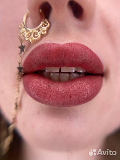 Модель на перманентный макияж губ