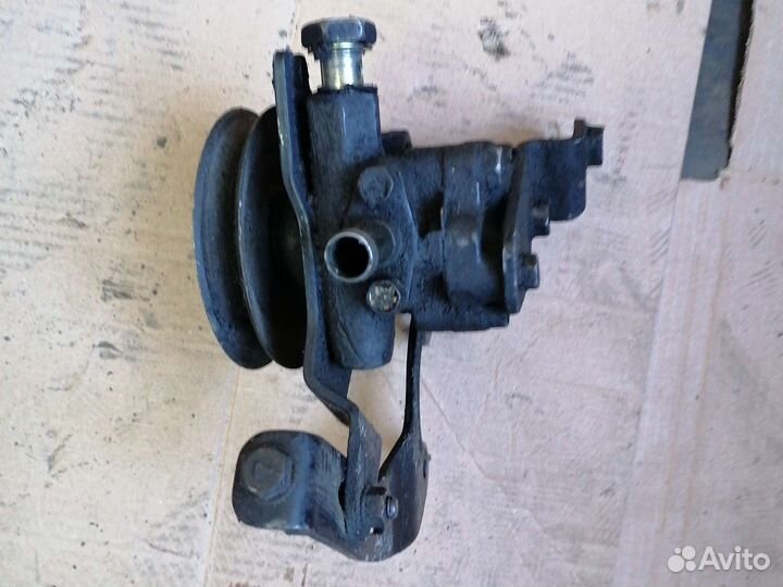 Насос гидроусилителя Nissan Primera P10 1990