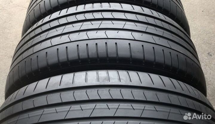 Pirelli P Zero PZ4 235/50 R19