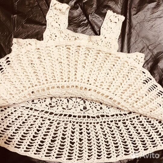 Платья —для куклы, девочки-2шт—ручной вязки -х\б