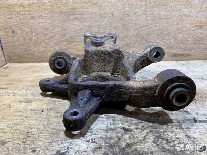 Поворотный кулак задний левый Opel Antara X147