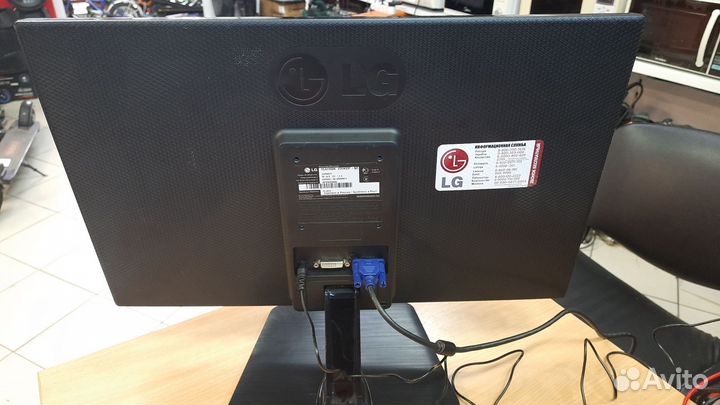 Монитор LG 22