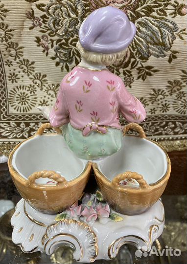 Фарфор статуэтки «Мейсон»