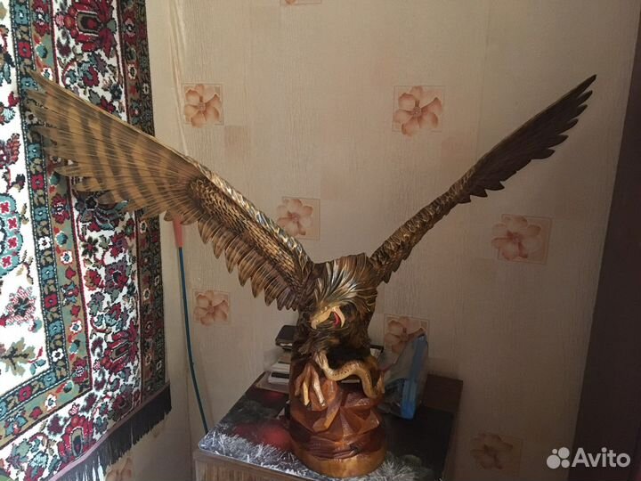 Деревянная статуэтка Орел
