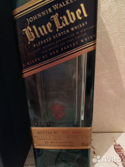 Коробка и бутылка Blue Label 0.7