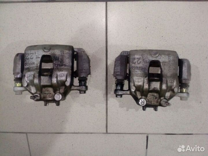 Суппорт тормозной левый правый на Hyundai Solaris