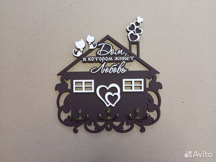 Ключница настенная из дерева 30х28см