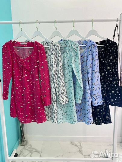 Платье новое размер 44 цвет фисташка