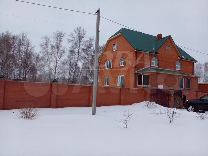 Коттедж 278 м² на участке 15 сот.