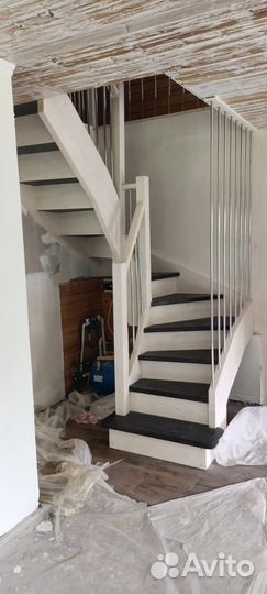 Деревянная лестница в дом