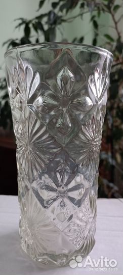 Стеклянная ваза