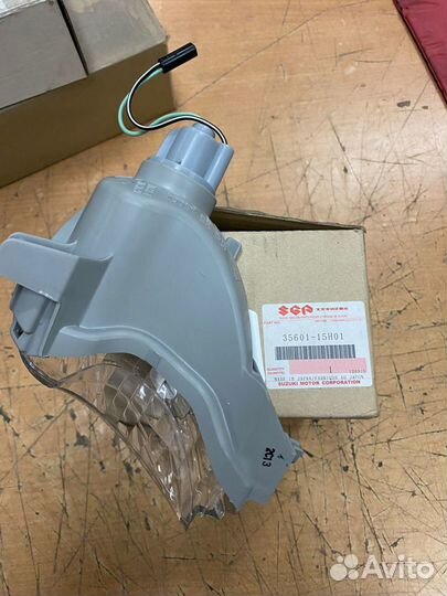 Указатель поворота передний правый GSX1300R/K8