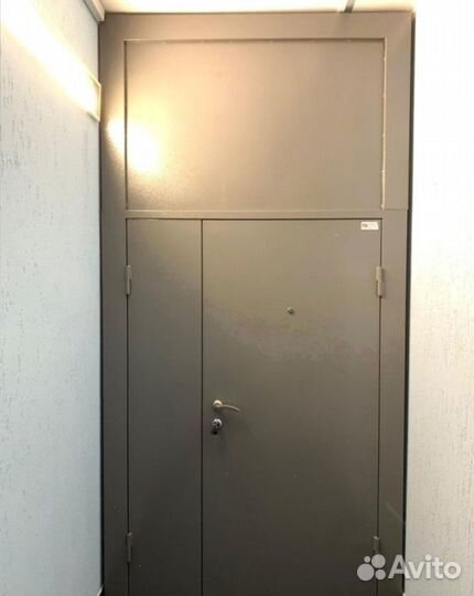 Тамбурная дверь металлическая в секцию