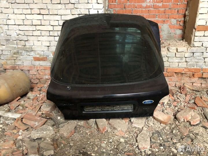 Крышка багажника Ford mondeo 1