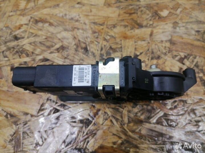 Моторчик стеклоподъемника передний правый Skoda