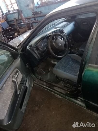 Nissan Primera 1.8 MT, 1999, битый, 72 000 км