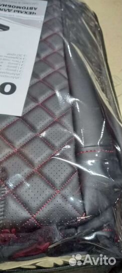 Чехлы Рено Сандеро чёрная экокожа красный ромб