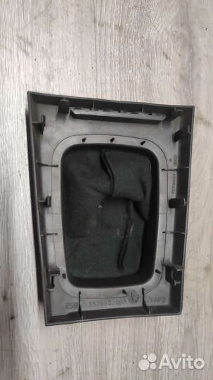 Кожух ручки кпп Volkswagen Passat B3