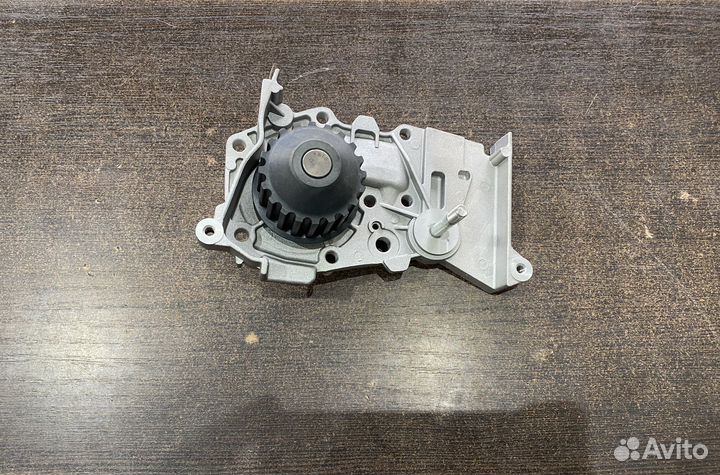 Насос водяной (Помпа) Logan 2005-2014