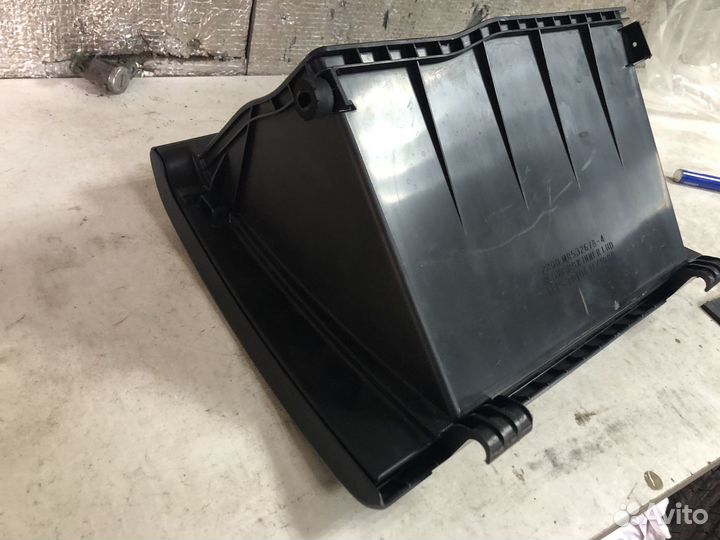 Бардачок Mitsubishi Lancer 9