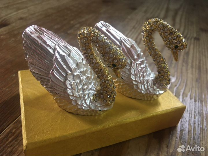 Лебедь со стразами декор