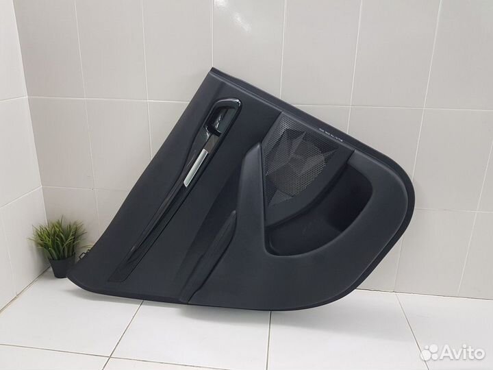 Обшивка двери задняя левая (Kia Seltos)