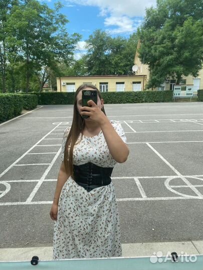 Платье женское,надевала один,два раза