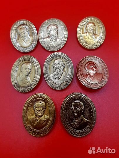 Коллекция значков Знаменитых людей. Цену уточняйте