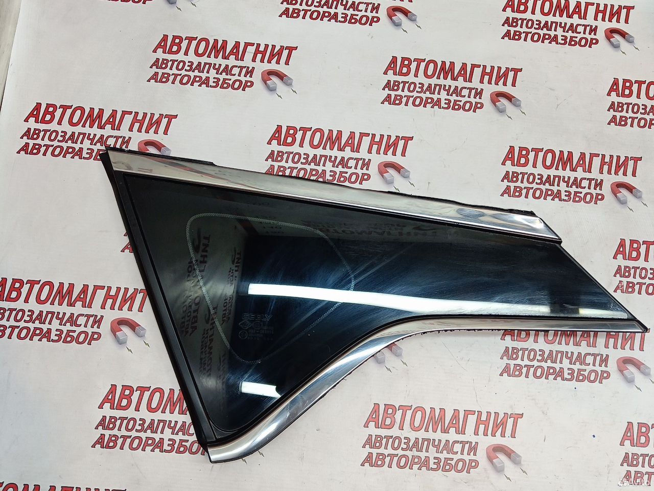 Форточка задняя левая Джили Кулрей SX11