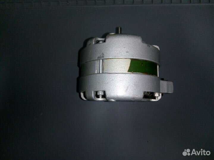 Электродвигатель от катушечного магнитофона