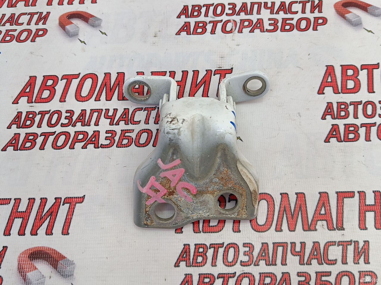 Петля двери передней левой Jac J7