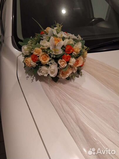 Свадебное украшение на машину
