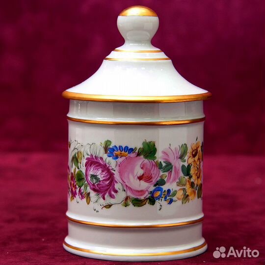 Фарфоровая бонбоньерка