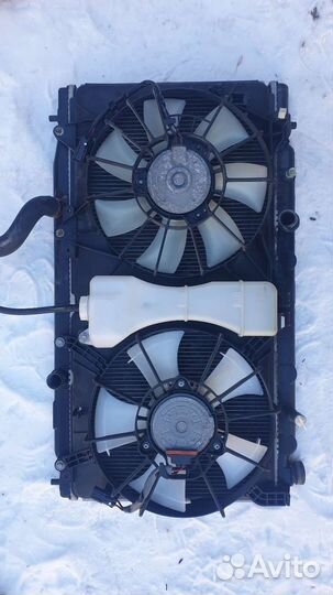 Радиатор охлаждения двигателя Honda freed spike