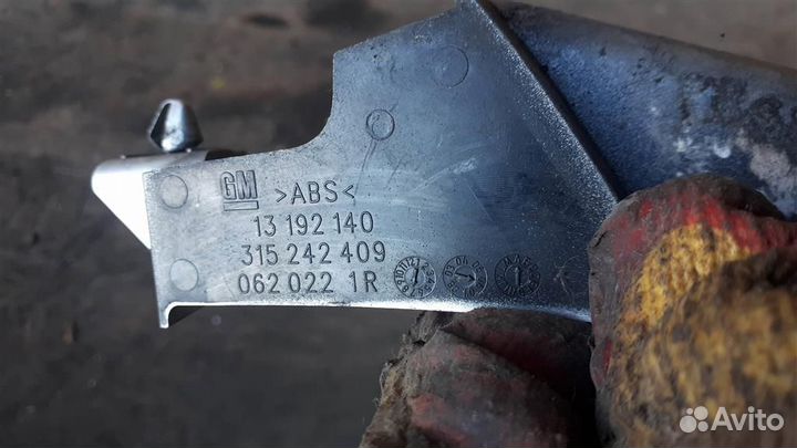 Накладка стойки Opel Astra H TwinTop 2004-2014